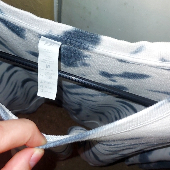 White and dark gray tye dye sweater size Medium - Picture 5 of 7